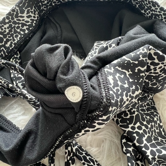 Black and white Lululemon longline bra - Picture 5 of 5